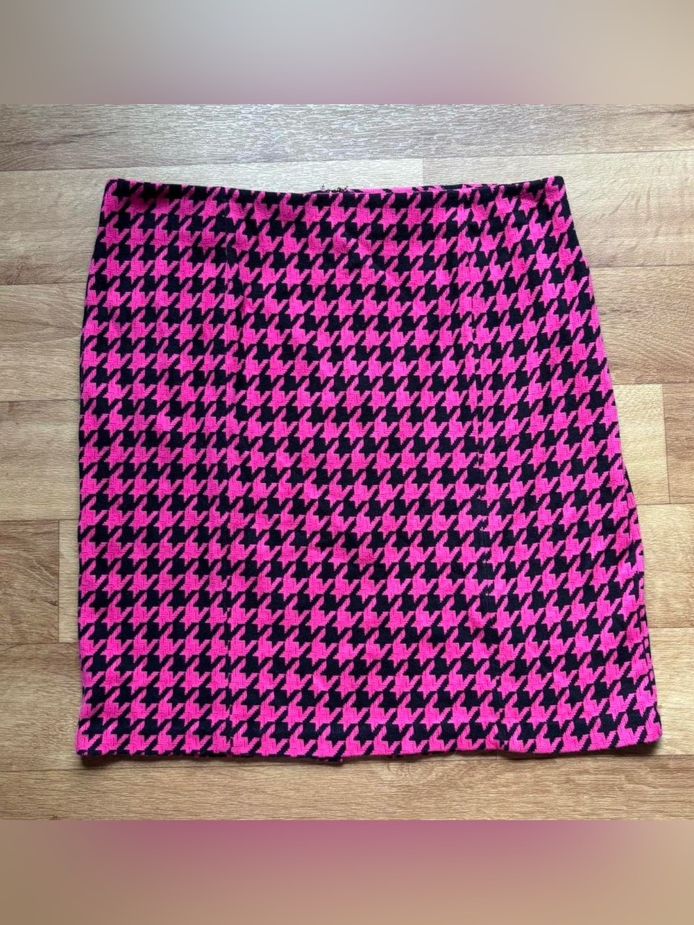 Go International Bold Hot Pink & Black Houndstooth Pencil Skirt - Picture 2 of 8